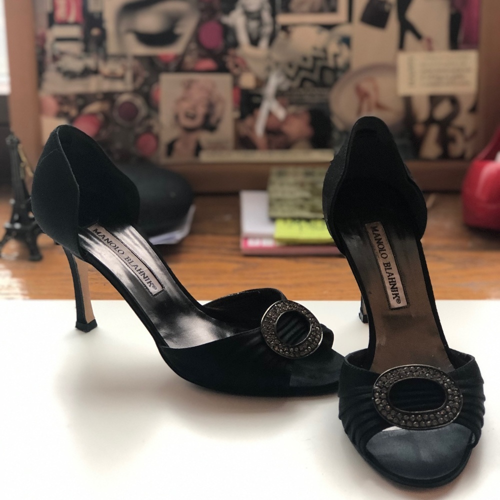 HP✨Manolo Blahnik Crystal d'Orsay Sandal